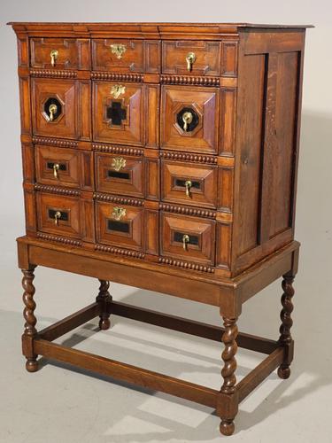 A Handsome Late 17th Century Block Fronted Oak and Mahogany Chest (1 of 5) A Handsome Late 17th Century Block Fronted Oak and Mahogany Chest (1 of 5)