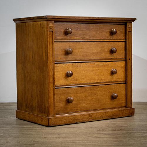 Light Oak Chest of Drawers of Wellington Design (1 of 12) Light Oak Chest of Drawers of Wellington Design (1 of 12)