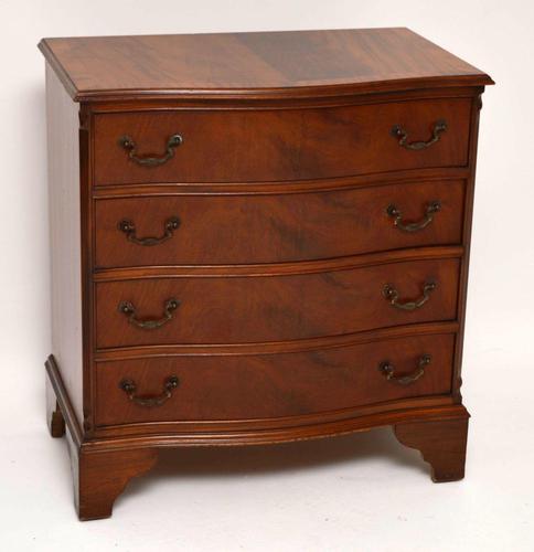 Antique Georgian Style Flame Mahogany Serpentine Chest of Drawers (1 of 9) Antique Georgian Style Flame Mahogany Serpentine Chest of Drawers (1 of 9)