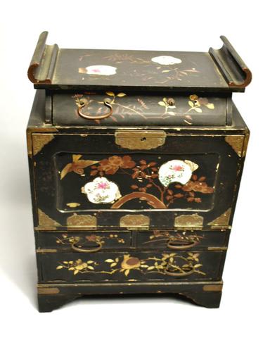 19th Century Japanese black lacquered Travelers Desk (1 of 7) 19th Century Japanese black lacquered Travelers Desk (1 of 7)