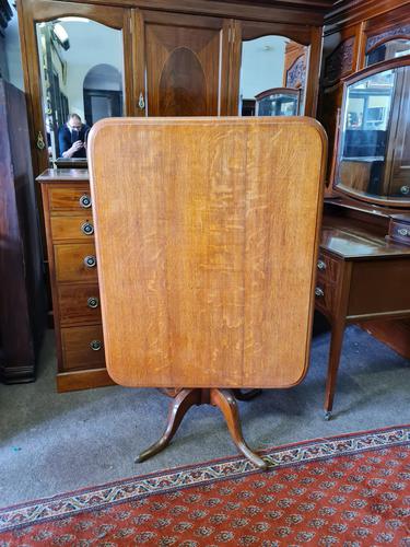 Golden Oak Georgian Tilt Table (1 of 5)