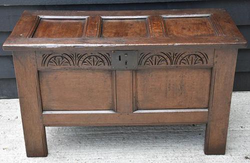 Handsome 17th Century Small Proportioned Oak Coffer c.1680 (1 of 13) Handsome 17th Century Small Proportioned Oak Coffer c.1680 (1 of 13)