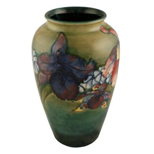 William Moorcroft Pottery Vase (1 of 7) William Moorcroft Pottery Vase (1 of 7)