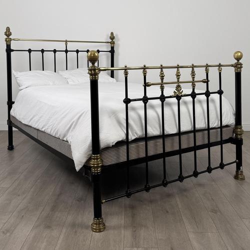 Antique 19th Century Fine Quality Brass And Iron King Size Bed (1 of 7) Antique 19th Century Fine Quality Brass And Iron King Size Bed (1 of 7)