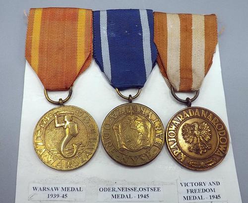 Group of 3 Polish WW2 Medals (1 of 3) Group of 3 Polish WW2 Medals (1 of 3)