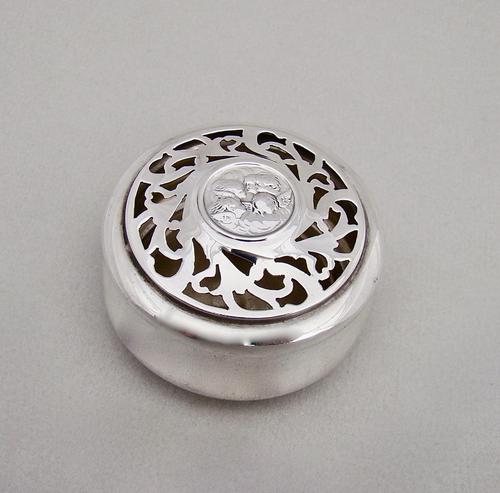 Rare Edwardian 'Reynold's Angels" Silver Pot Pourri Box by William Comyns, London 1905 (1 of 7) Rare Edwardian 'Reynold's Angels" Silver Pot Pourri Box by William Comyns, London 1905 (1 of 7)