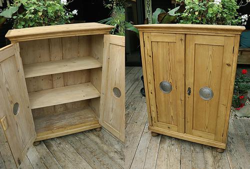 Lovely Old Stripped Pine Food Cupboard / Linen / Larder / Storage  - We Deliver! (1 of 9)