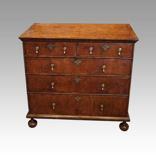 Queen Anne Walnut Chest of Drawers (1 of 11)