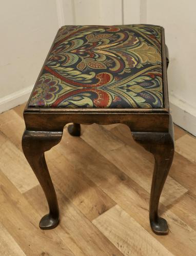 Elegant Victorian Art Nouveau Walnut Occasional Stool (1 of 7) Elegant Victorian Art Nouveau Walnut Occasional Stool (1 of 7)