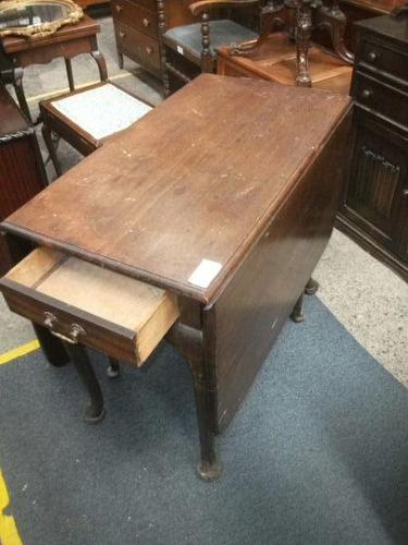 Large Queen Anne Legged Dining Table with 2 Drawers (1 of 3)