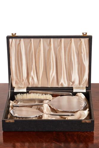 Cased Silver Four Piece Brush Set (1 of 7) Cased Silver Four Piece Brush Set (1 of 7)