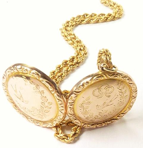 Hallmarked Yellow Gold Antique Locket 1913 with Hallmarked 50.8 cm Necklace (1 of 12) Hallmarked Yellow Gold Antique Locket 1913 with Hallmarked 50.8 cm Necklace (1 of 12)