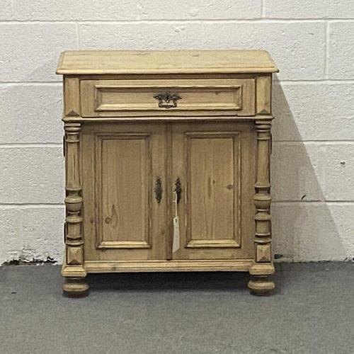 Attractive Old Pine Cupboard (1 of 4)