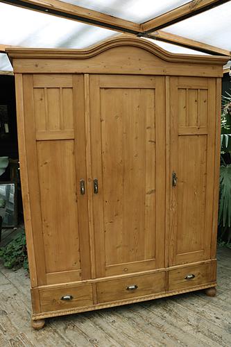 Fabulous & Quality Old Triple Knock Down Wardrobe (1 of 17)