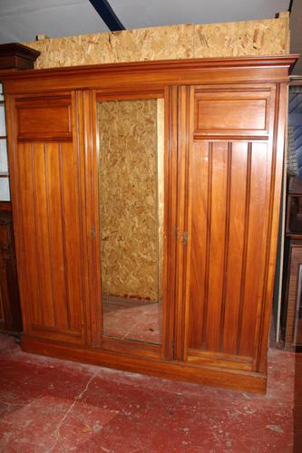 1920s Large 3 Door Mirrored Walnut Wardrobe (1 of 4) 1920s Large 3 Door Mirrored Walnut Wardrobe (1 of 4)