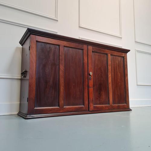 Quality Georgian Mahogany Estate Cupboard c.1800 (1 of 8)