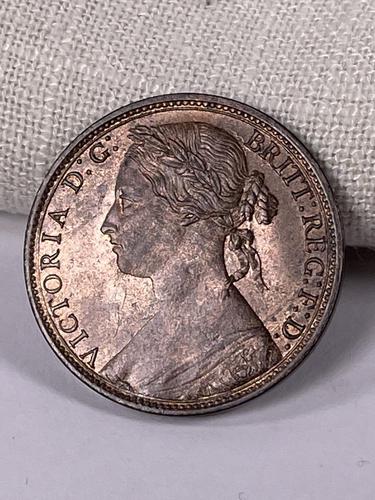 Victorian Bronze Young Head 1880 Penny (1 of 3) Victorian Bronze Young Head 1880 Penny (1 of 3)