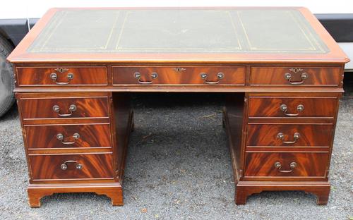 1960s Large Mahogany Partners Desk with Green Leather on Top (1 of 5)