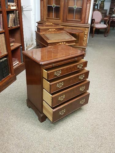 Small Antique Style Chest (1 of 4)