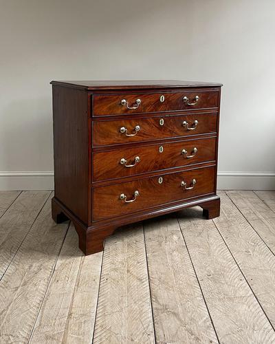 Georgian Mahogany Gentleman's Dressing Chest (1 of 10)