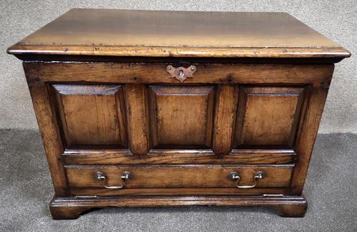 Titchmarsh & Goodwin Oak Miniature Fall-Front Dower Chest RL21422 (1 of 11) Titchmarsh & Goodwin Oak Miniature Fall-Front Dower Chest RL21422 (1 of 11)