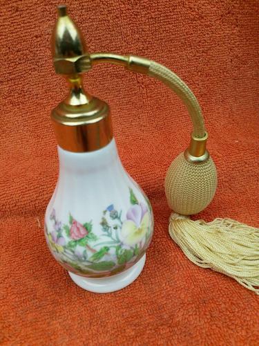 Vintage Aynsley Wild Tudor Perfume Atomiser (1 of 7) Vintage Aynsley Wild Tudor Perfume Atomiser (1 of 7)
