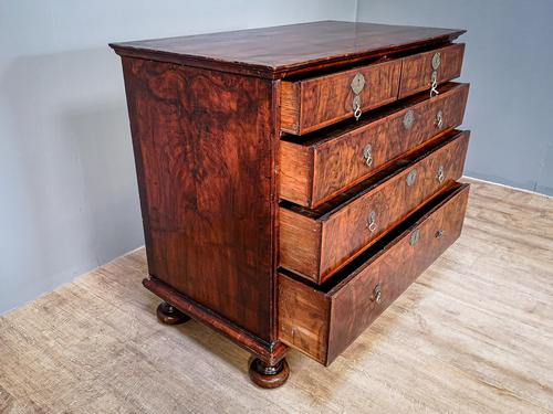 18th Century Walnut Chest of Drawers (1 of 11) 18th Century Walnut Chest of Drawers (1 of 11)