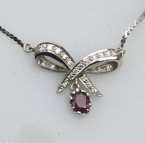A Pretty Vintage Jewelry 9 ct White Gold & Diamond & Garnet Pendant and Chain (1 of 6) A Pretty Vintage Jewelry 9 ct White Gold & Diamond & Garnet Pendant and Chain (1 of 6)