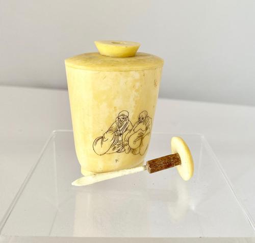 Unusual Snuff Bottle c.1910 (1 of 5) Unusual Snuff Bottle c.1910 (1 of 5)