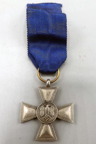 Third Reich - Army 18 Year Long Service Medal (1 of 2) Third Reich - Army 18 Year Long Service Medal (1 of 2)