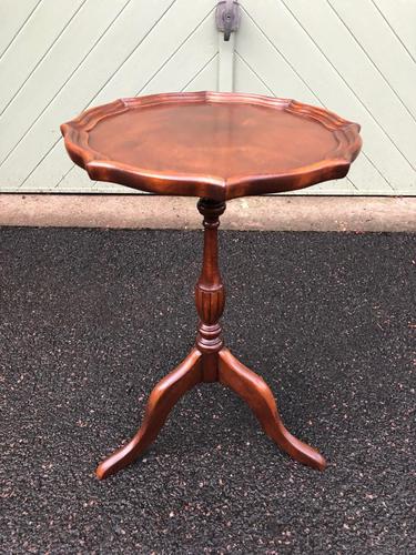 Antique Mahogany Tripod Wine Table Shaped Top (1 of 4)