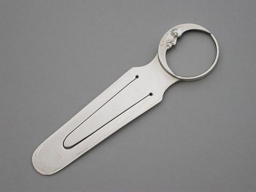 Edwardian 'Man in the Moon' Magnifying Glass Bookmark (1 of 8) Edwardian 'Man in the Moon' Magnifying Glass Bookmark (1 of 8)