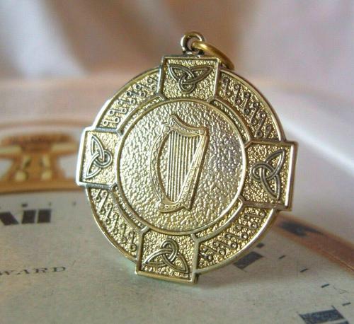 Vintage Pocket Watch Chain Fob 1940s Large Golden Gilt Irish Harp Shield Fob Nos (1 of 8)