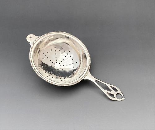 Gorgeous George V Silver Tea Strainer (1 of 5)