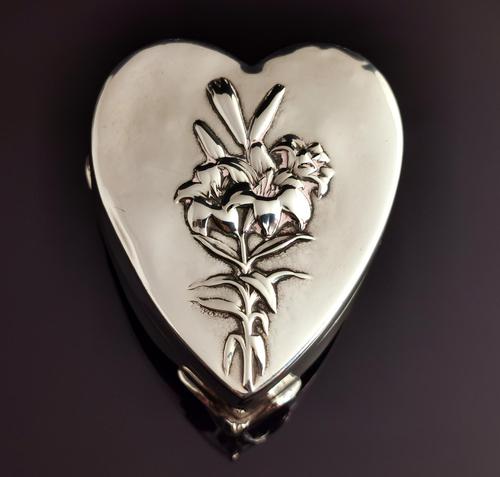 Antique Heart Shaped Silver Jewellery Box, Art Nouveau, William Comyns (1 of 15)