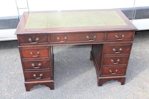 1960s Mahogany Pedestal Desk with Green Leather on Top (1 of 4)