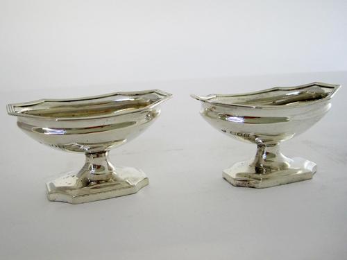 Pair of Elegant Good Quality Georgian Style Silver Salts (1 of 6)