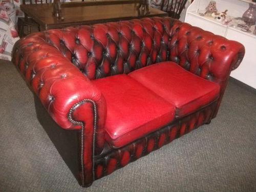 Red Leather 2 Seater Chesterfield Settee (1 of 3) Red Leather 2 Seater Chesterfield Settee (1 of 3)