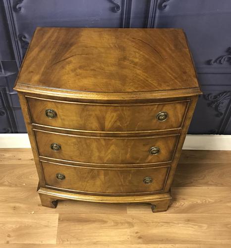 Bow Front Mahogany Chest of Drawers (1 of 8) Bow Front Mahogany Chest of Drawers (1 of 8)