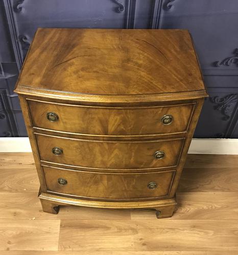 Bow Front Mahogany Chest of Drawers (1 of 8)