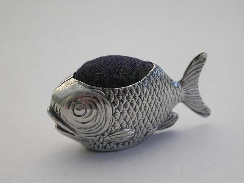 Edwardian Novelty Silver Fish Pin Cushion, Lr110521 (1 of 11) Edwardian Novelty Silver Fish Pin Cushion, Lr110521 (1 of 11)
