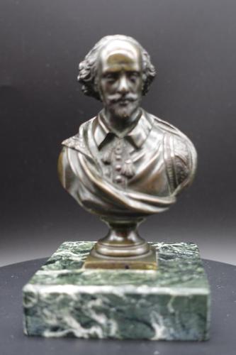 Well Modelled Late 19th Century Desk Bronze of William Shakespeare (1 of 5) Well Modelled Late 19th Century Desk Bronze of William Shakespeare (1 of 5)