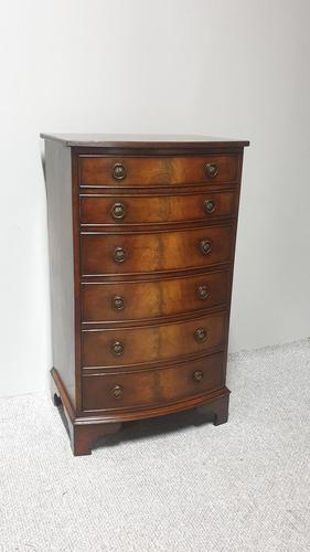 Good Mahogany Bowed Chest of Drawers (1 of 6)