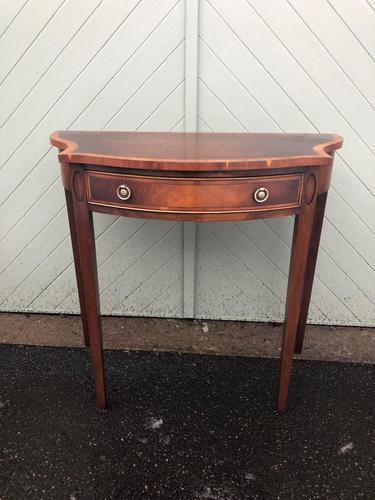 Quality Flamed Mahogany Single Draw Side Table (1 of 7)