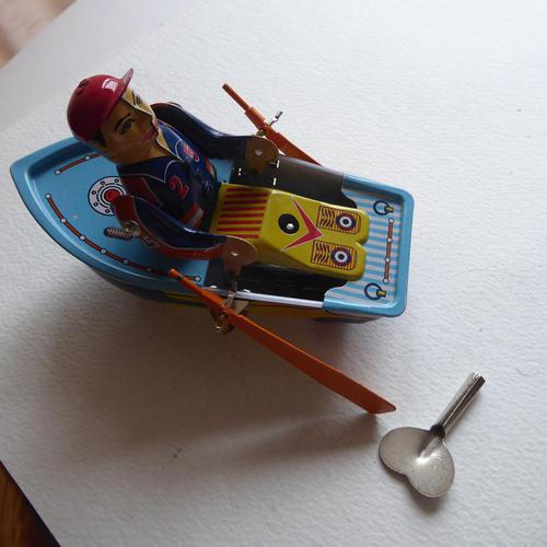 Vintage Tin Plate Wind Up  Boat (1 of 10)