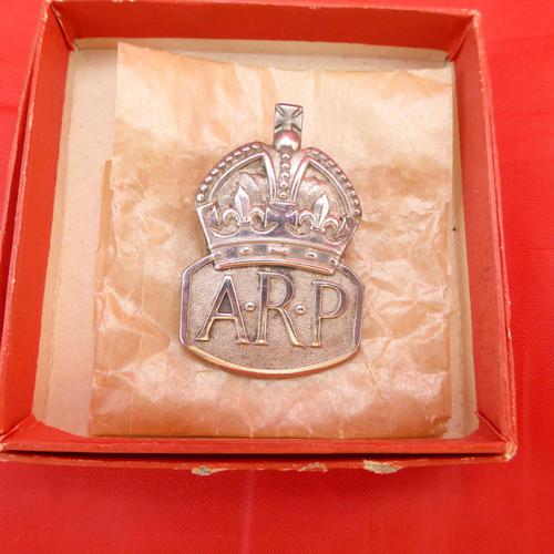 WW2 Arp Silver Hallmarked Lapel Badge (1 of 4)