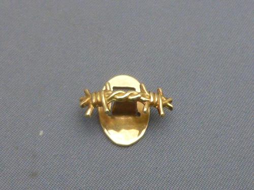 French 18ct gold Ex-prisoner of war Lapel badge (1 of 5)