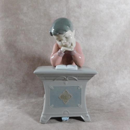 "Mi Primera Clase" or " My First Class" Hand Modelled Porcelain Figure by Nao (1 of 7) "Mi Primera Clase" or " My First Class" Hand Modelled Porcelain Figure by Nao (1 of 7)