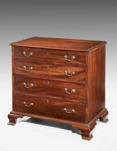 A Small George III Period Mahogany Chest of Drawers of Small Proportions (1 of 3) A Small George III Period Mahogany Chest of Drawers of Small Proportions (1 of 3)
