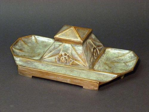 Parisian bronze caster Inkwell. (1 of 8) Parisian bronze caster Inkwell. (1 of 8)
